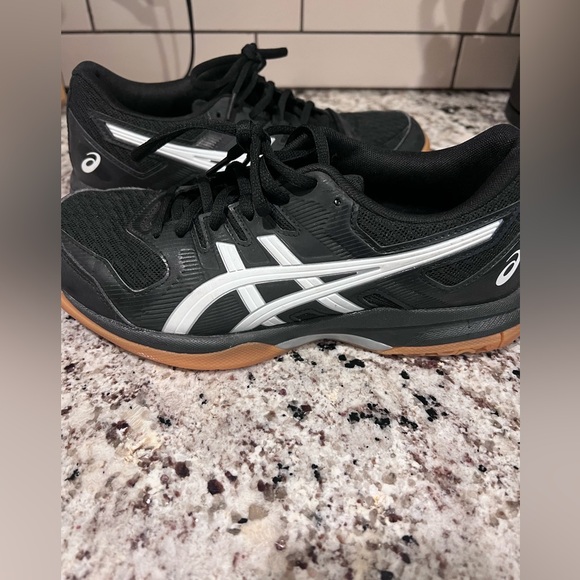 EUC like new volleyball, casual - Picture 1 of 4